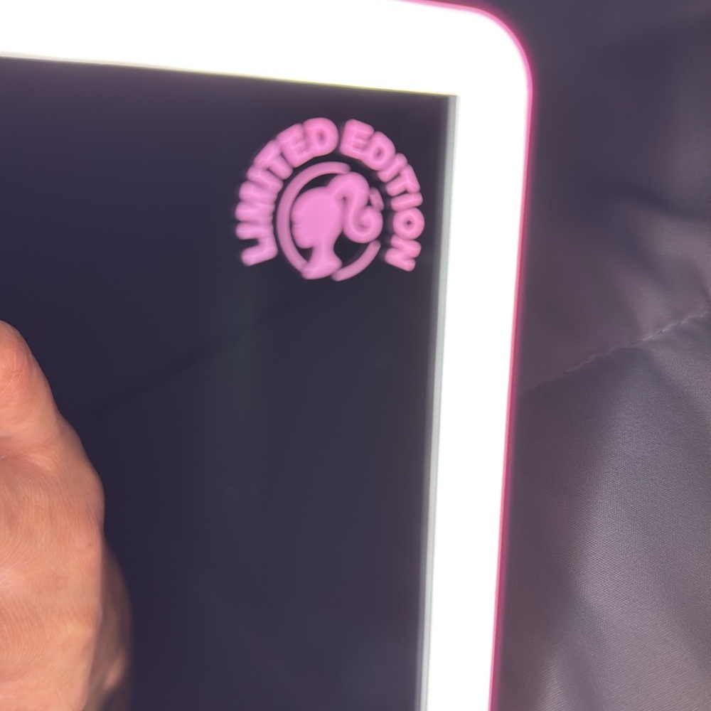 BARBIE x IMPRESSIONS BEAUTY TOTE + TOUCH LED MAKE UP MIRROR🔥🔥 New!!! - Picture 5 of 7